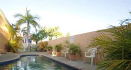 Castle Crest Motel