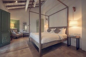 Room, 1 King Bed (Bazaar) | Minibar, in-room safe, desk, iron/ironing board - Fort Bazaar (Galle)