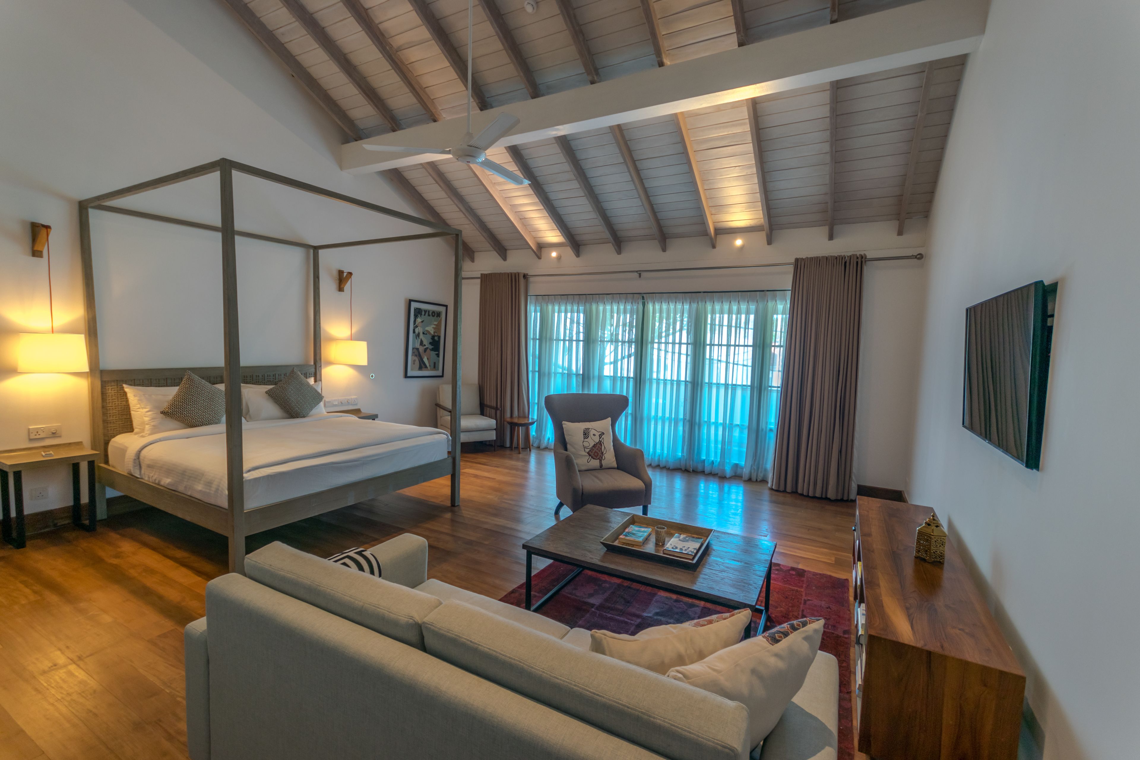 suite, bathtub | minibar, in-room safe, desk, iron/ironing board