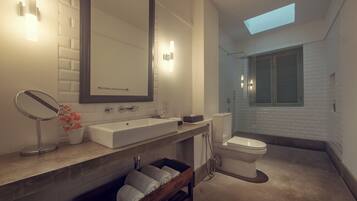 Banyan Twin Bedroom | Bathroom