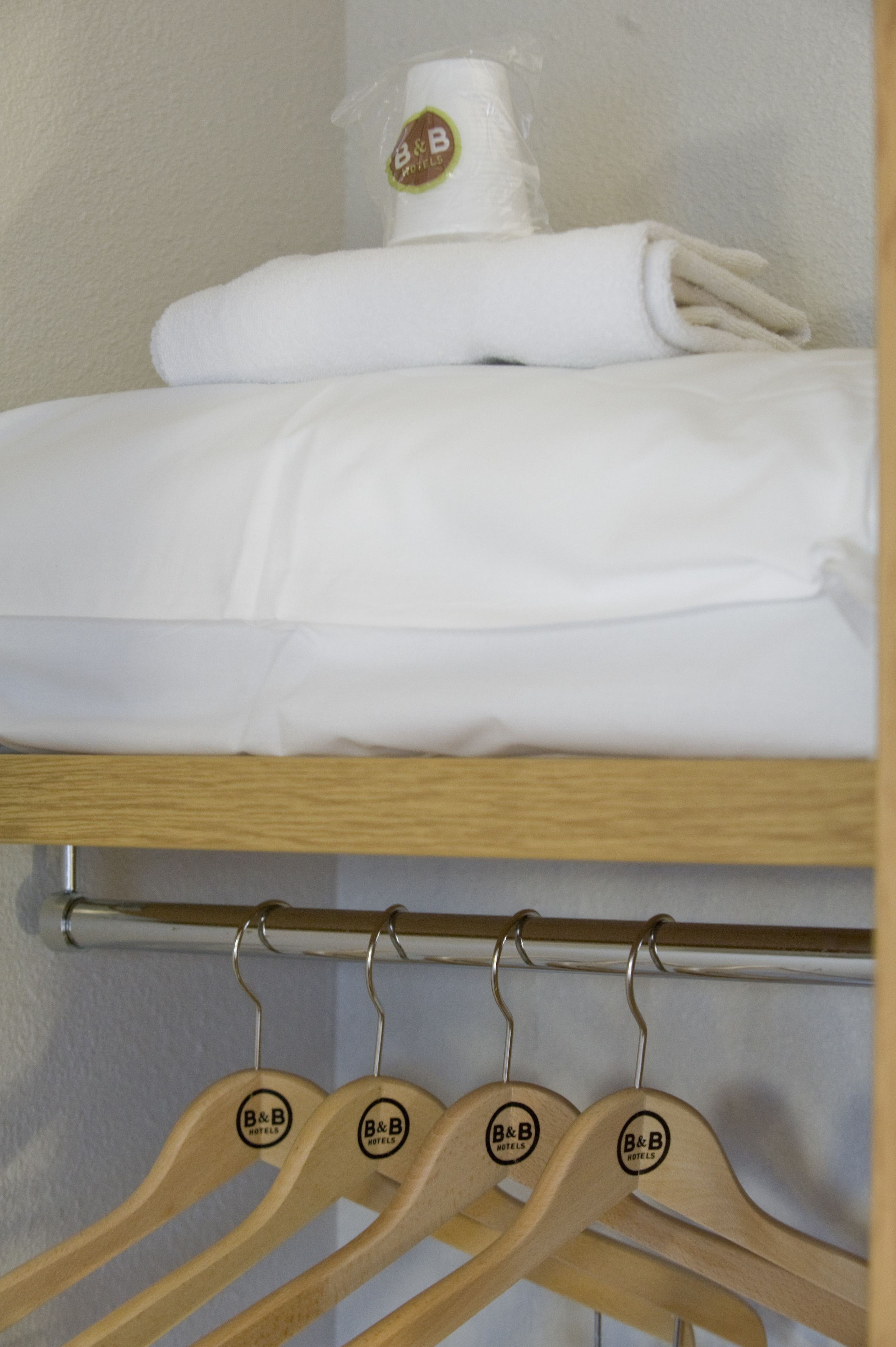 desk, soundproofing, free cots/infant beds, free wifi