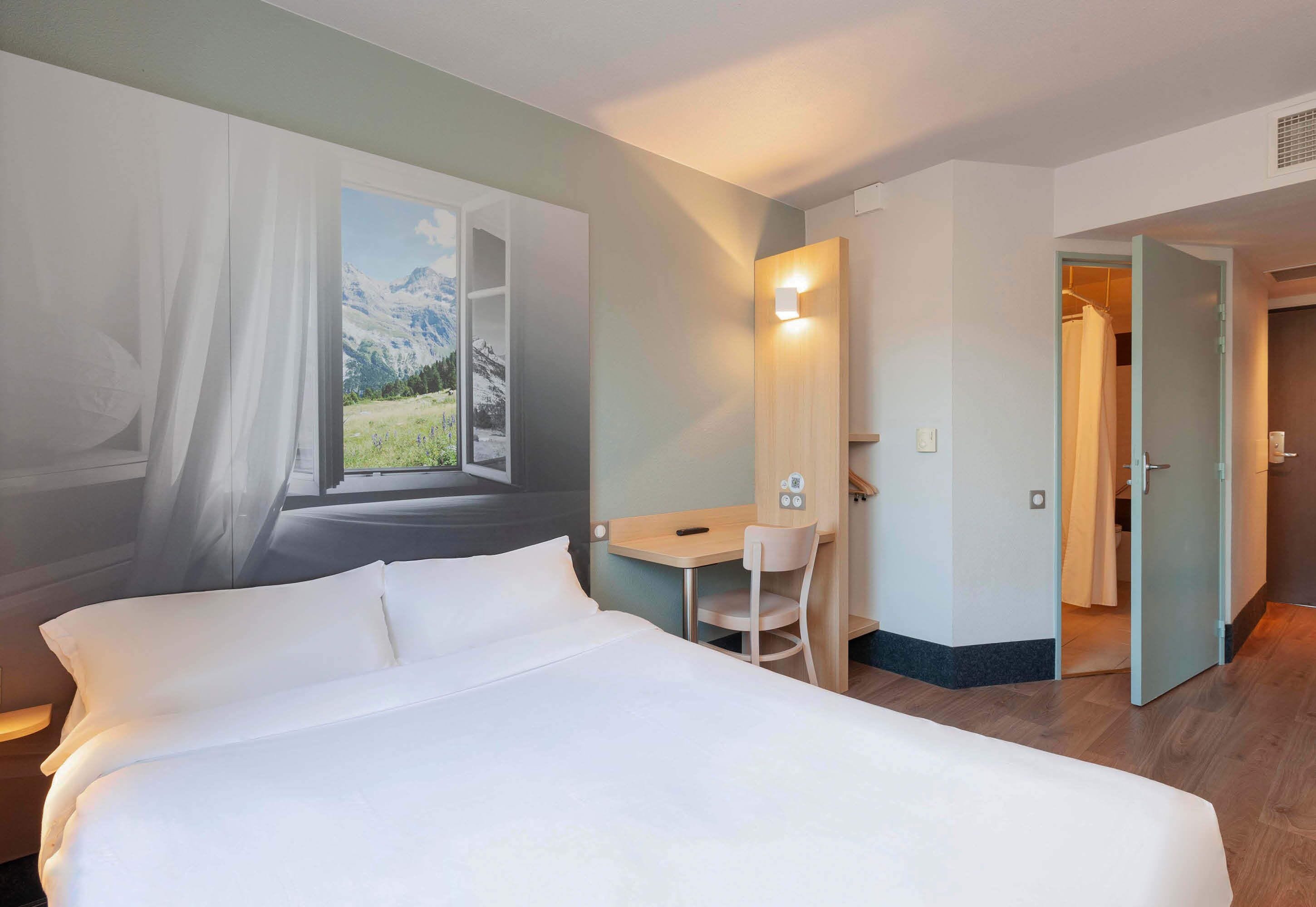 double room, mobility accessible, non smoking | desk, soundproofing, free cots/infant beds, free wifi