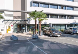 Property entrance - B&B HOTEL PAU Zénith (Pau)