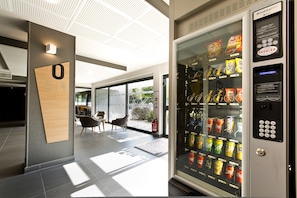 Vending machine - B&B HOTEL PAU Zénith (Pau)