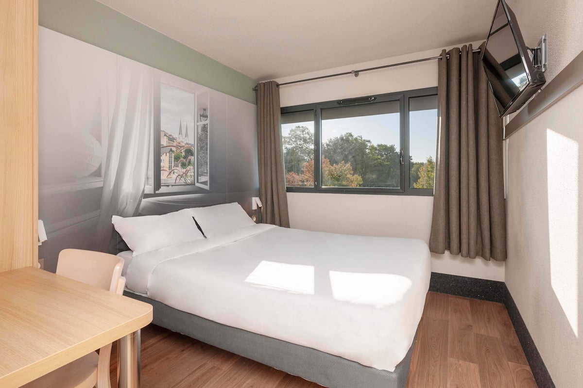 Double Room, Non Smoking | Meja, kalis bunyi, katil bayi/kot (percuma), Wi-fi percuma