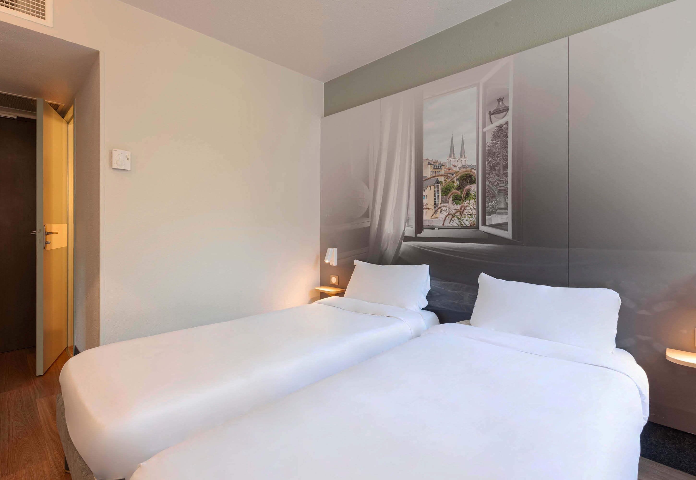 desk, soundproofing, free cots/infant beds, free wifi