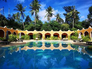 Outdoor pool, sun loungers - HACIA Leisure Resort (Koh Samui)