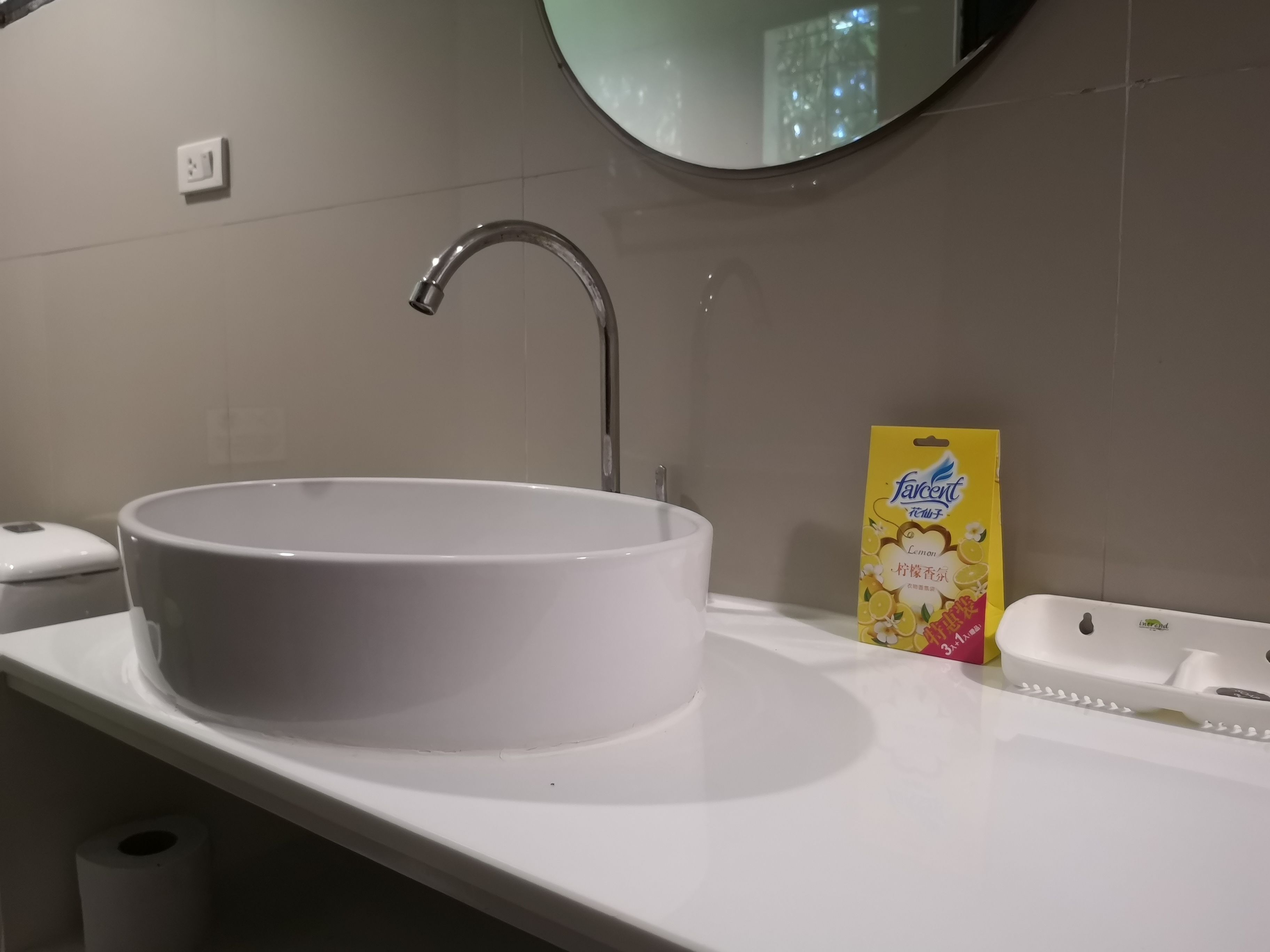 standard single room, 1 bedroom, pool view, poolside | bathroom amenities | shower, free toiletries, towels