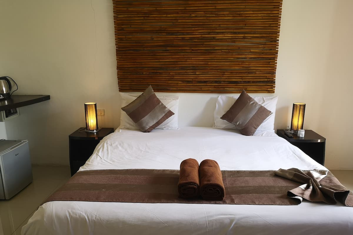 2 bedrooms, minibar, in-room safe, blackout curtains