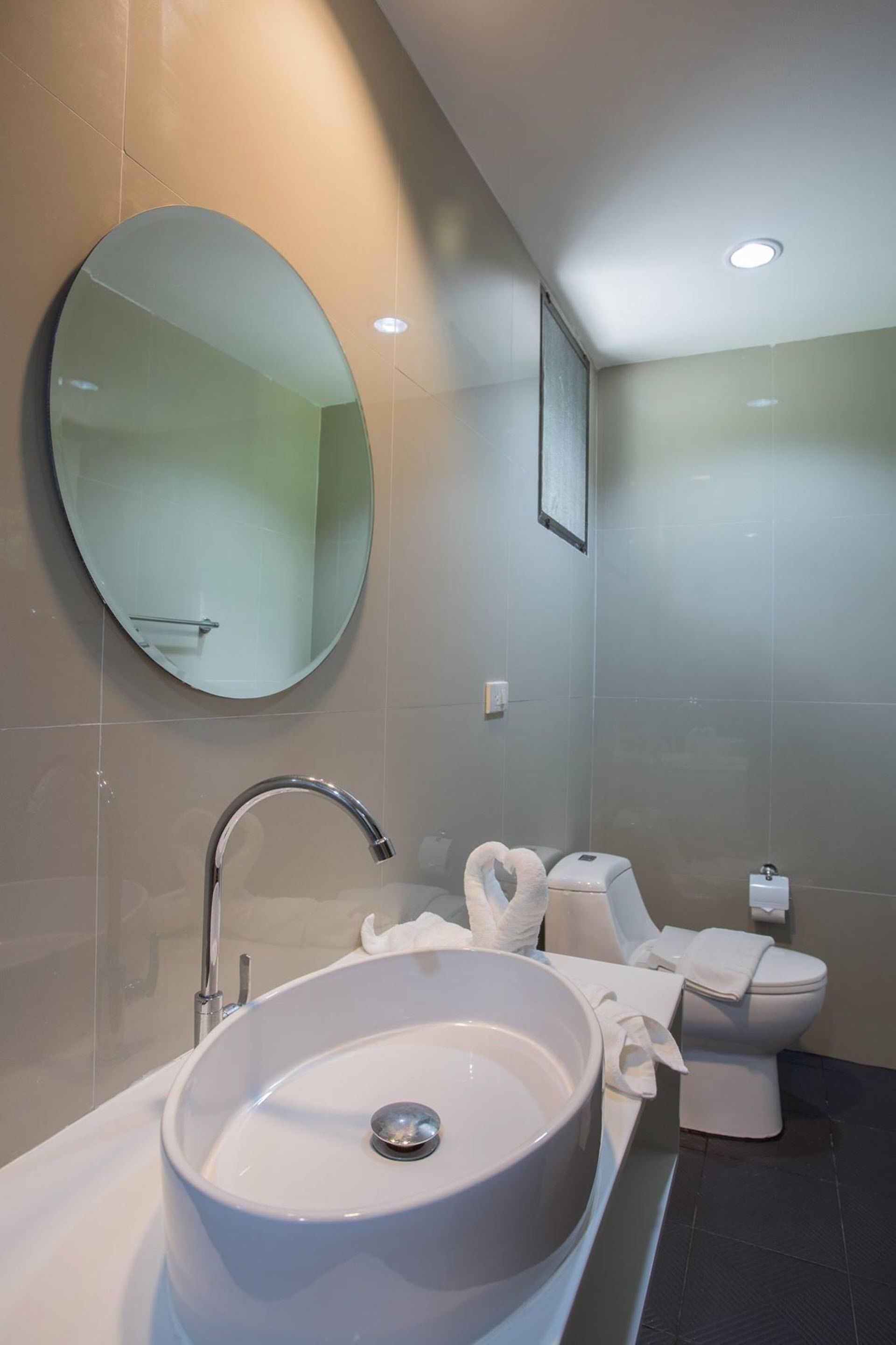 shower, free toiletries, towels