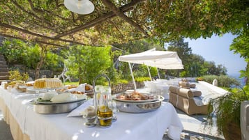 Petit déjeuner buffet compris tous les jours