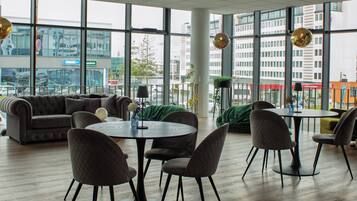 Sala de estar en el lobby