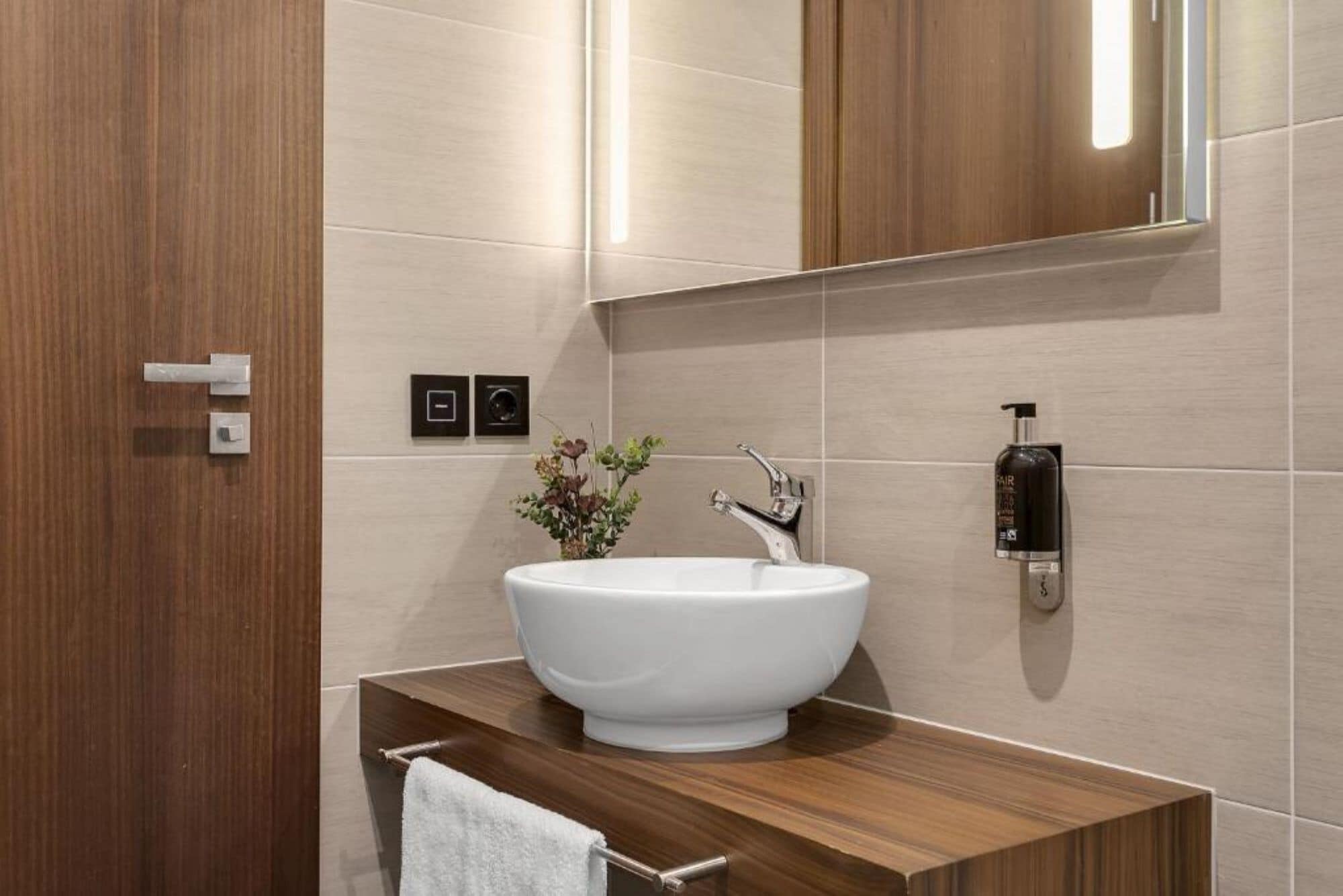 family room | bathroom | free toiletries, hair dryer, towels, soap