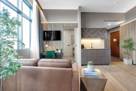 Suite | Private kitchen | Cookware/dishes/utensils