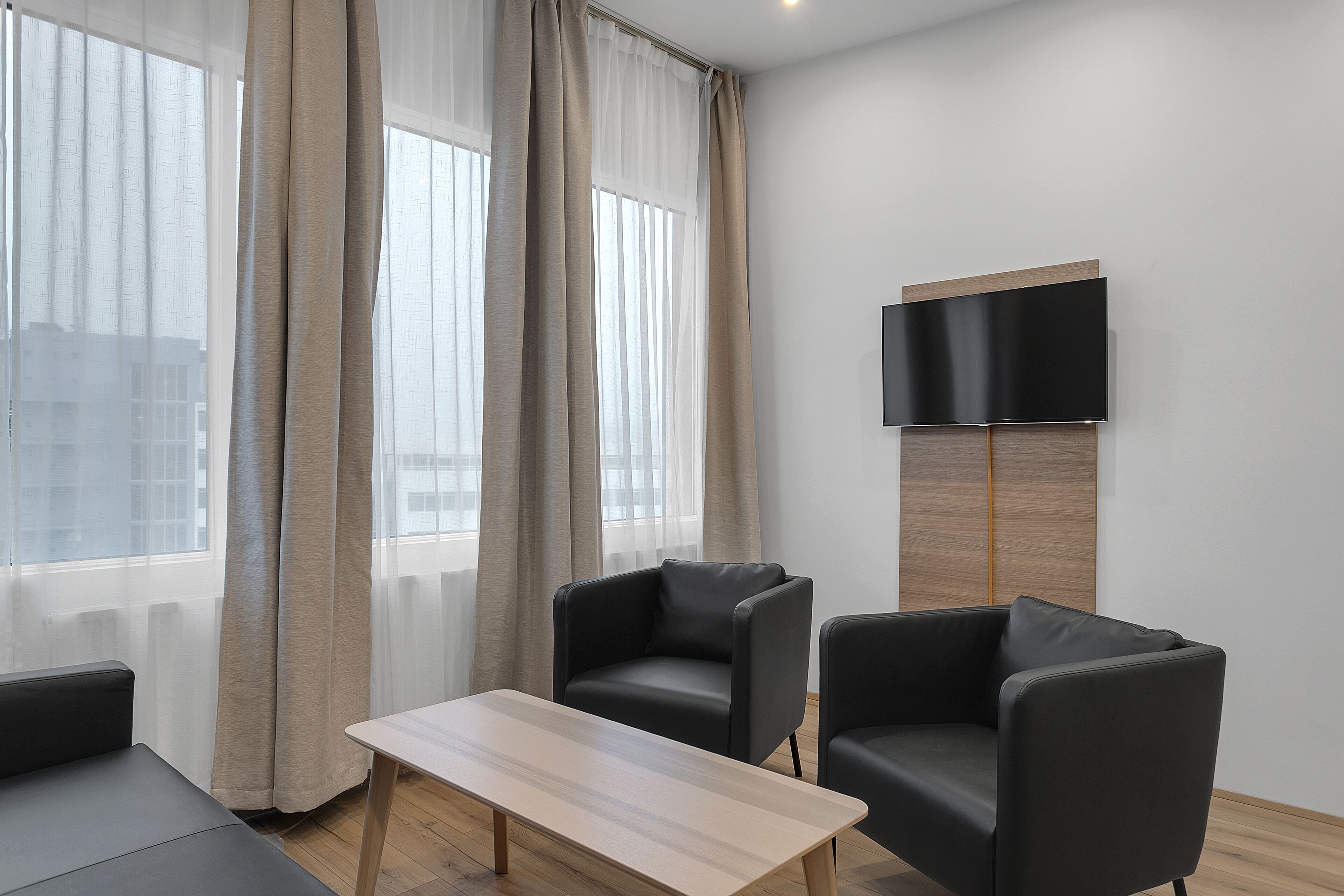 family studio suite | living area | 40-inch lcd tv with satellite channels, tv