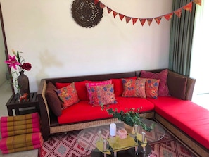 Family Suite with Balcony | Oppholdsrom | Flatskjerm-TV