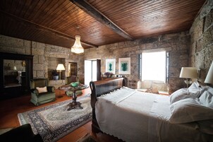 Habitación doble | Escritorio, cunas gratuitas, camas supletorias y ropa de cama