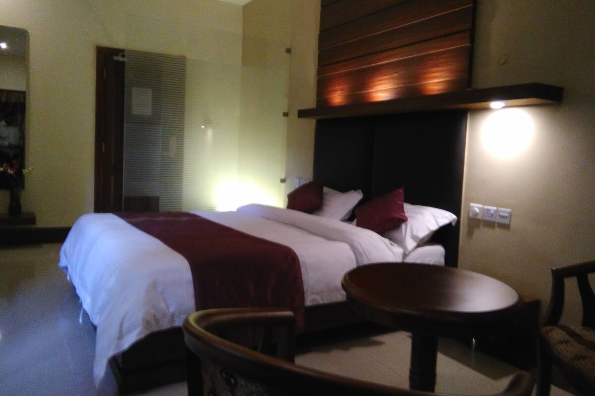 Classic Double Room | Minibar, in-room safe, desk, rollaway beds (surcharge)