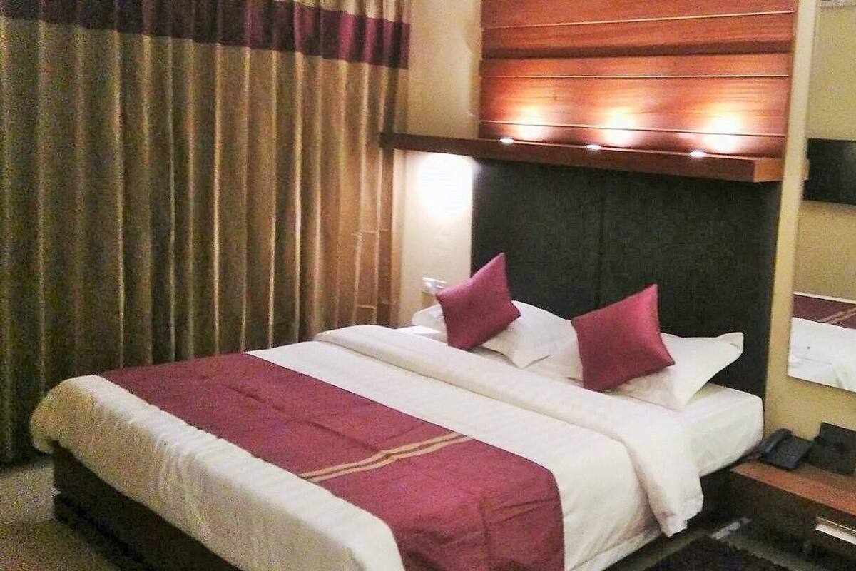 Standard Double Room | Minibar, in-room safe, desk, rollaway beds (surcharge)