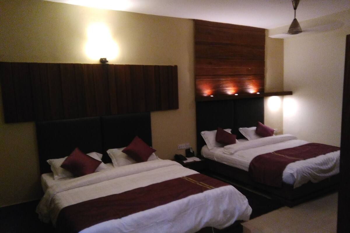 Executive Room | Minibar, in-room safe, desk, rollaway beds (surcharge)