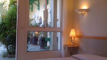 Decoración individual, mobiliario individual, escritorio