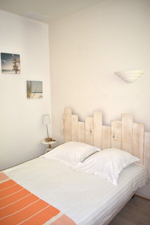Single Room | Individually decorated, individually furnished, desk, blackout curtains - Hotel Orange Marine (Arcachon)