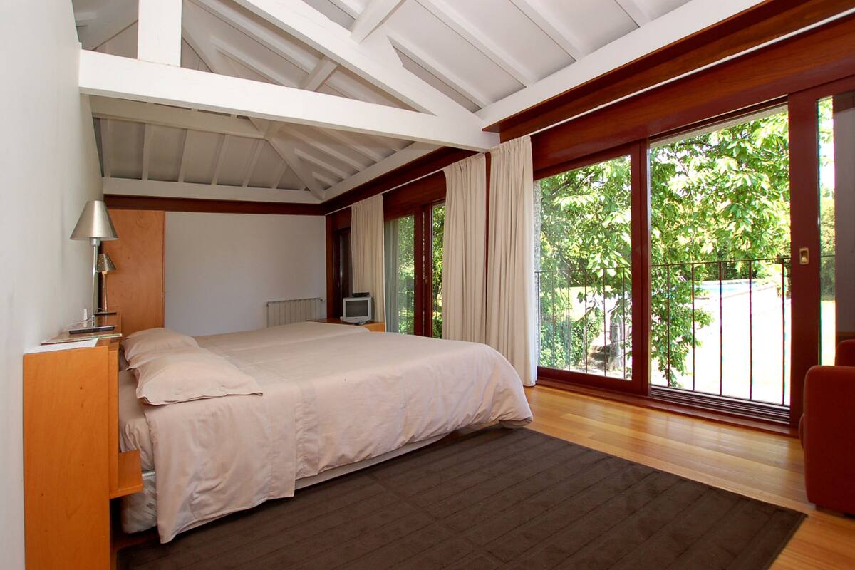 Double or Twin Room | Desk, free cots/infant beds, rollaway beds, bed sheets
