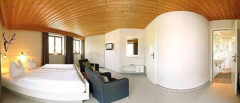 Double Room (König Ludwig, no pets allowed) | Hypo-allergenic bedding, in-room safe, cots/infant beds, rollaway beds