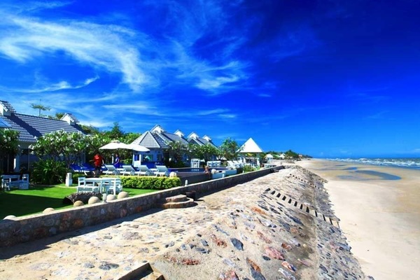 Private beach, free beach cabanas, sun loungers, beach umbrellas