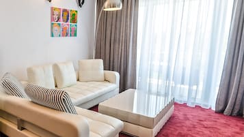 Deluxe-Apartment | Wohnzimmer | Fernseher
