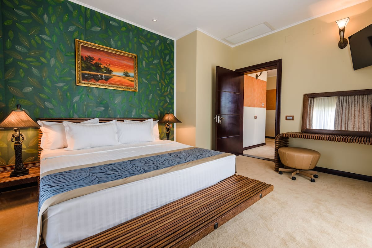 Deluxe Apartment | 1 bilik tidur, bar mini, peti besi dalam bilik, meja