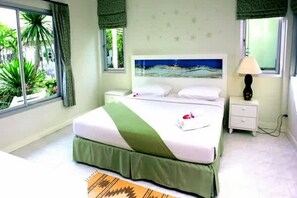 Minibar, desk, blackout curtains, rollaway beds - Sea Sky Beach Resort (Phetchaburi)