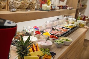 Comida y bebida
