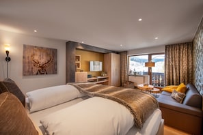 Superior Double Room, 1 Queen Bed, Balcony, Mountain View | Premium bedding, down duvets, in-room safe, individually decorated - Bayern Resort Hotel garni & Apartments (Grainau)