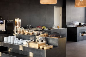 Free daily continental breakfast  -  Hotel Milos Sea Resort (Milos)