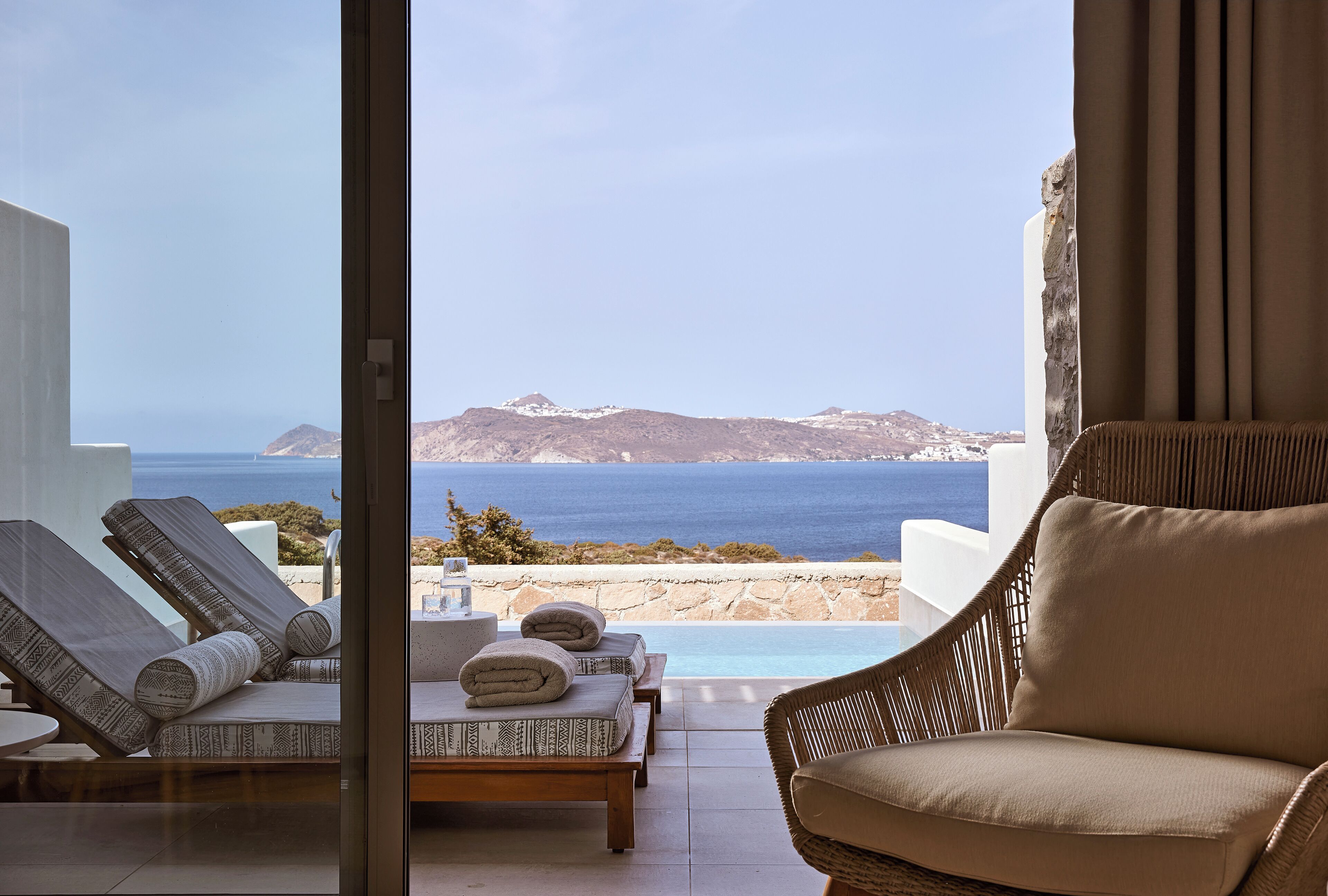 Deluxe Triple Suite with private pool and sea view | Terrace/patio