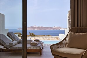 Deluxe Triple Suite with private pool and sea view | Terrace/patio -  Hotel Milos Sea Resort (Milos)