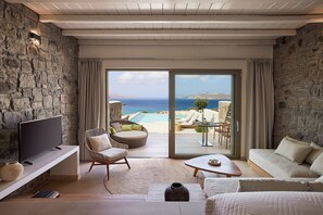 Honeymoon Suite with private pool and sea view | Brankas, tirai kedap cahaya, kedap suara, dan setrika/meja setrika