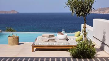 Honeymoon Suite with private pool and sea view