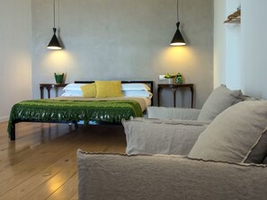 Quarto casal, vista para o mar | Frigobar, cofres nos quartos, escrivaninha