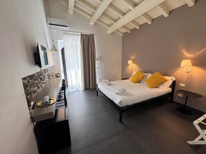 Minibar, in-room safe, desk, rollaway beds - Talè Restaurant&Suite (Piedimonte Etneo)