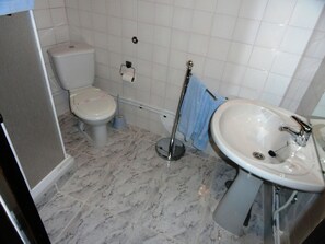 Chambre Triple | Salle de bain