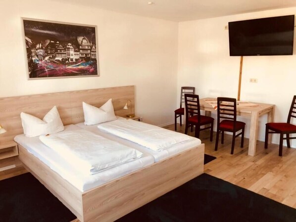 Escritorio, cunas, camas extra y wifi gratis 