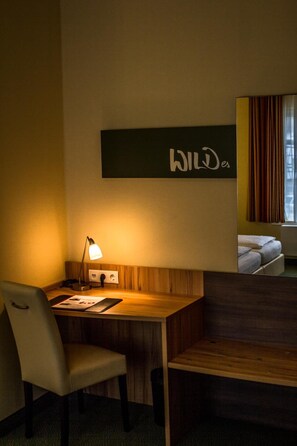 Een bureau, babybedden, extra bedden, gratis wifi