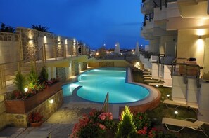 حمام سباحة