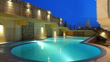 Seasonal outdoor pool