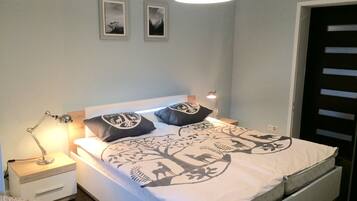 Free cots/infant beds, free WiFi, bed sheets