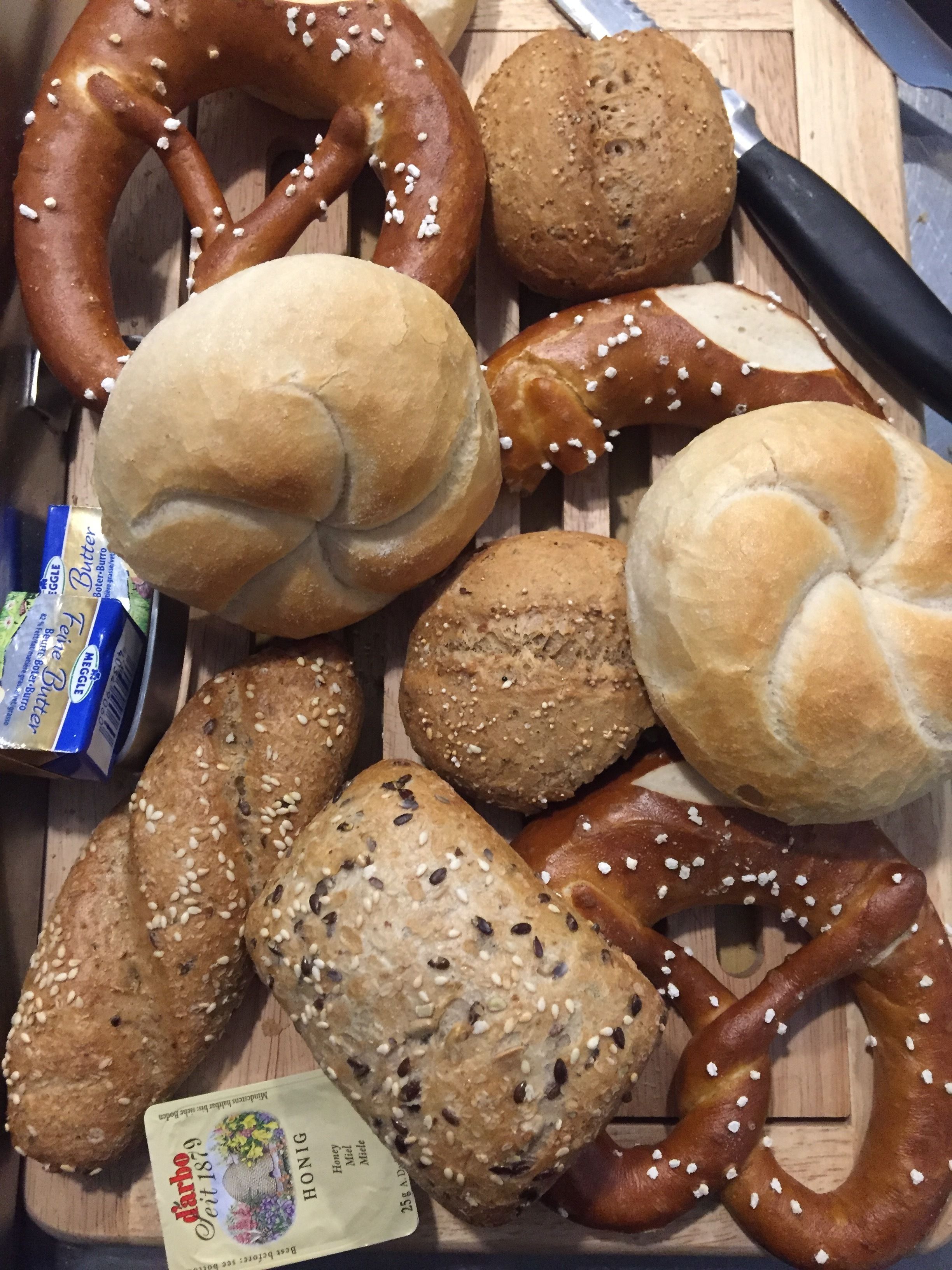 Café da manhã com buffet grátis todos os dias
