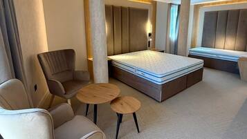 Junior-Suite (Free Wifi, Fitness & Steam Bath) | Minibar, schallisolierte Zimmer, kostenloses WLAN, Rollstuhlgeeignet