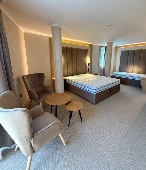 Suite Junior (Free Wifi, Fitness & Steam Bath)